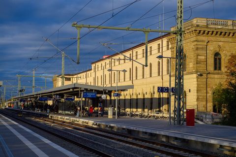 Blick auf den Hauptbahnhof in Magdeburg.  Blick auf den Hauptbahnhof in Magdeburg.