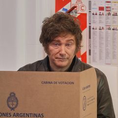 Argentiniens Präsident Javier Milei bei der Stimmabgabe am Sonntag