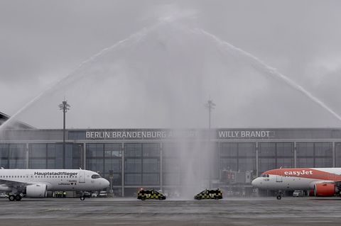 Am 30. Oktober 2020 landeten die ersten Flugzeuge am Hauptstadtflughafen BER. (Archivbild) Foto: Michael Kappeler/dpa Am 30. Oktober 2020 landeten die ersten Flugzeuge am Hauptstadtflughafen BER. (Archivbild) Foto: Michael Kappeler/dpa