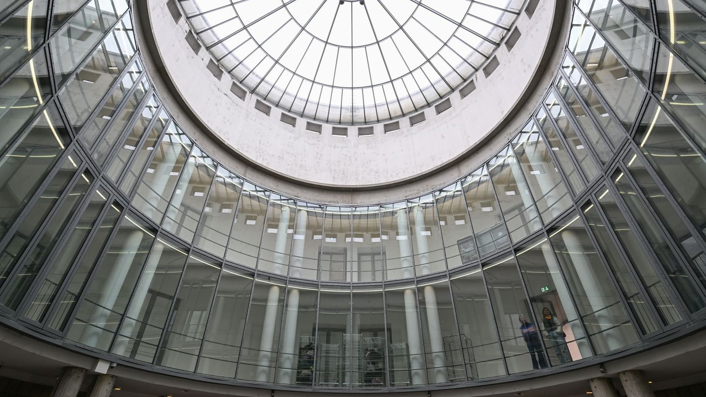 Die Schirn ist für die Dauer der Sanierung umgezogen. (Archivbild) Foto: Arne Dedert/dpa Die Schirn ist für die Dauer der Sanierung umgezogen. (Archivbild) Foto: Arne Dedert/dpa