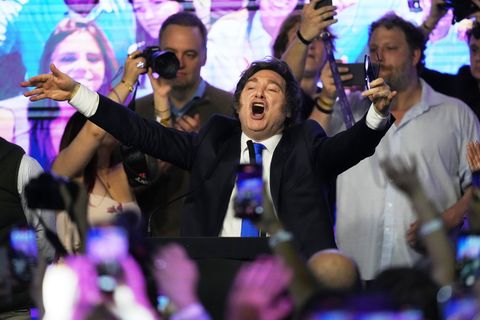 Der Jubel nach dem Sieg: Für Argentiniens Präsident Javier Milei verlief die Kongresswahl erfolgreich. Foto: Rodrigo Abd/AP/dpa Der Jubel nach dem Sieg: Für Argentiniens Präsident Javier Milei verlief die Kongresswahl erfolgreich. Foto: Rodrigo Abd/AP/dpa