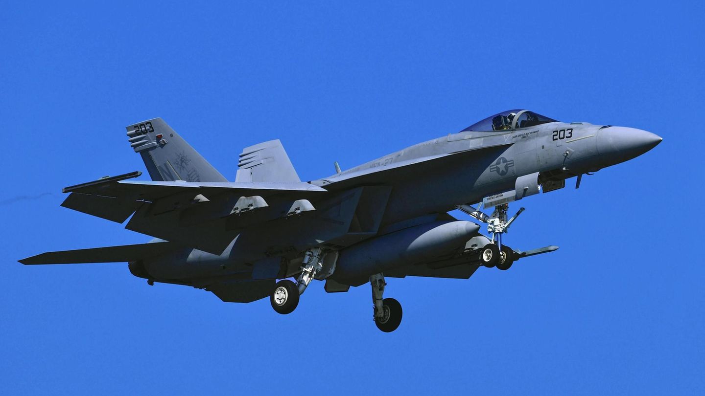 USA: Fighter jet and helicopter crashed in South China Sea USA: Fighter jet and helicopter crashed in South China Sea