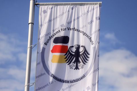 Der Verfassungsschutz hat die Aufgabe, die Demokratie zu schützen. Der Hauptsitz der Behörde ist in Köln. (Symbolbild) Foto: Oli