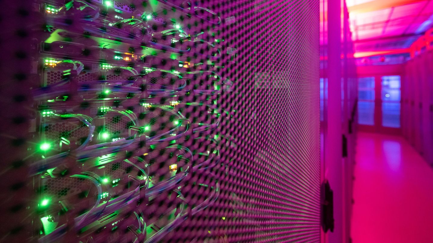 Die Bevölkerung in Deutschland steht dem weiteren Ausbau von Rechenzentren in der Bundesrepublik zunehmend kritisch gegenüber. ( Die Bevölkerung in Deutschland steht dem weiteren Ausbau von Rechenzentren in der Bundesrepublik zunehmend kritisch gegenüber. (