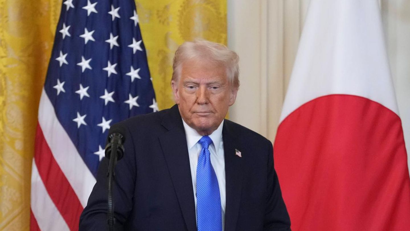 Japan wants to flatter Trump with golden golf balls and US trucks Japan wants to flatter Trump with golden golf balls and US trucks
