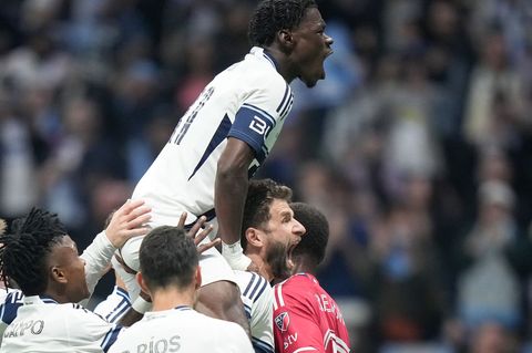 Das 2:0 erzielte Thomas Müller (rechts) per Elfmeter. Foto: DARRYL DYCK/The Canadian Press/AP/dpa