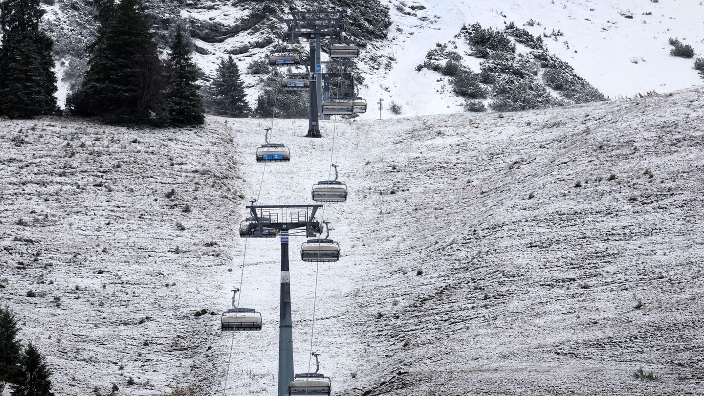 Der Deutsche Wetterdienst rechnet oberhalb der 1.000-Meter-Marke mit bis zu 20 Zentimetern Neuschnee. Foto: Karl-Josef Hildenbra Der Deutsche Wetterdienst rechnet oberhalb der 1.000-Meter-Marke mit bis zu 20 Zentimetern Neuschnee. Foto: Karl-Josef Hildenbra
