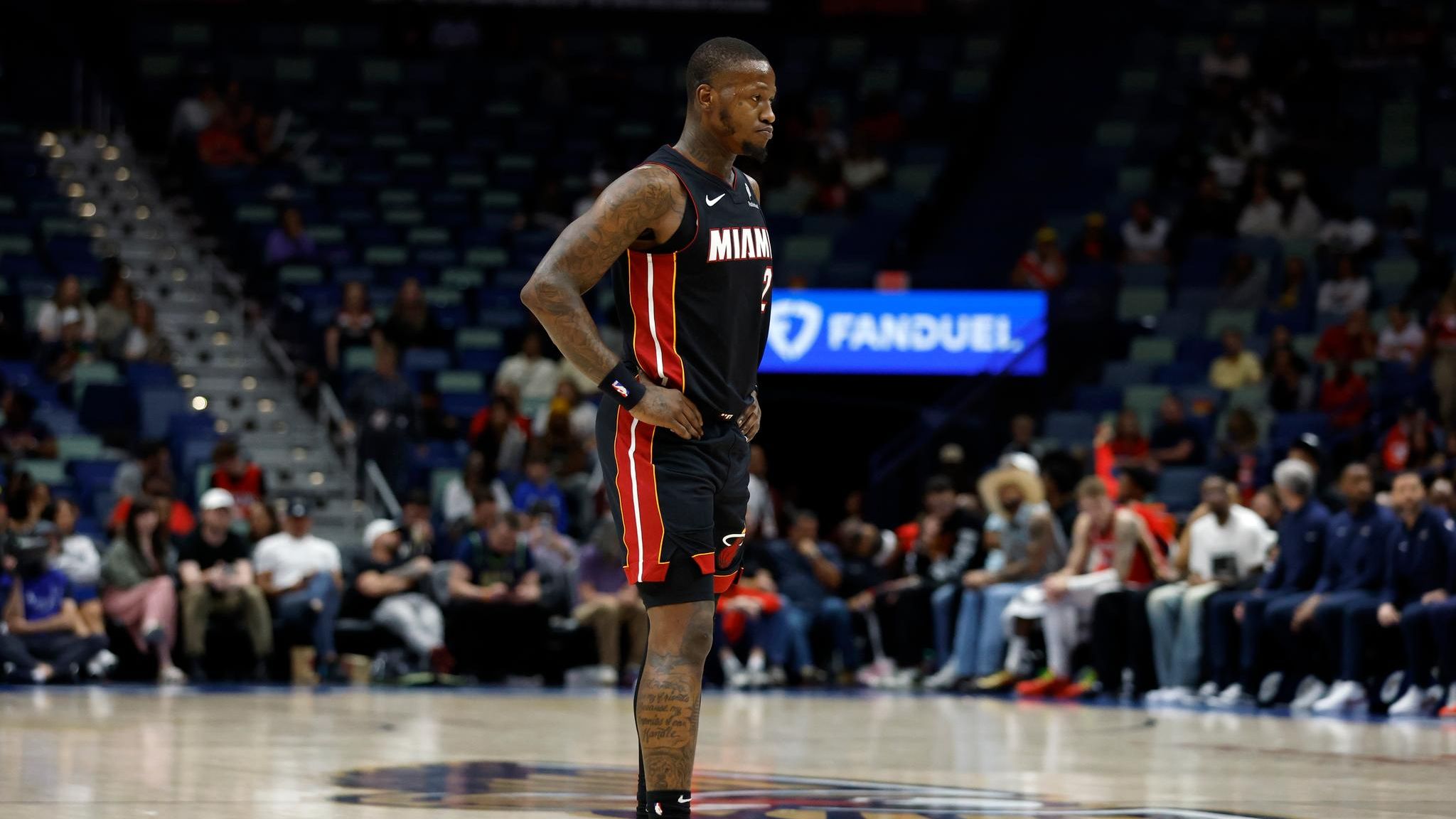 NBA-Star Terry Rozier. Im Hintergrund: Werbung für Sportwetten NBA-Star Terry Rozier. Im Hintergrund: Werbung für Sportwetten