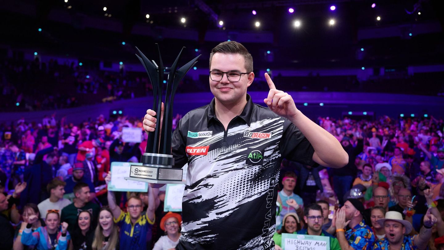 Van Veen ist der jüngste Darts-Europameister. Foto: Bernd Thissen/dpa Van Veen ist der jüngste Darts-Europameister. Foto: Bernd Thissen/dpa