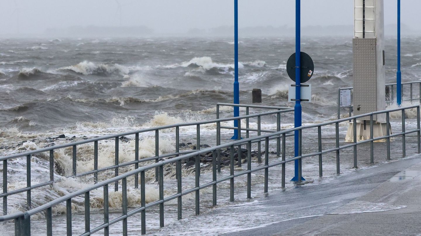 An der Nordsee rechnet der Deutsche Wetterdienst am Nachmittag mit Sturmböen. (Symbolbild) Foto: Bodo Marks/dpa An der Nordsee rechnet der Deutsche Wetterdienst am Nachmittag mit Sturmböen. (Symbolbild) Foto: Bodo Marks/dpa