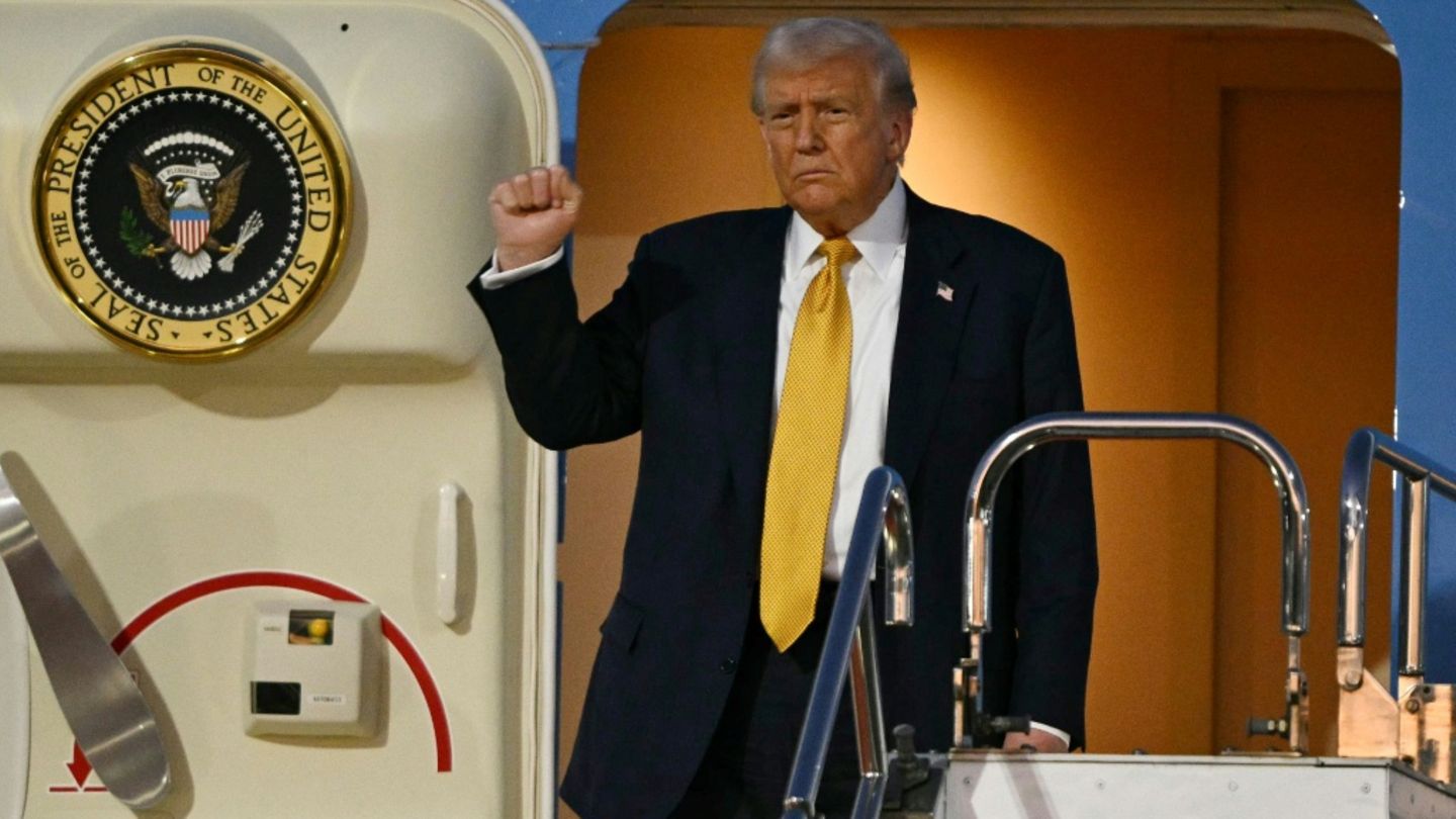 Donald Trump bei Ankunft in Japan Donald Trump bei Ankunft in Japan