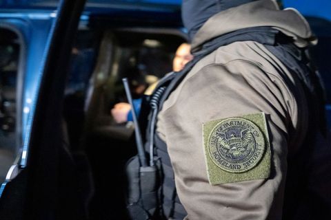 Die US-Heimatschutzbehörde hat einen britischen Kommentator festgenommen Foto: Alex Brandon/AP/dpa Die US-Heimatschutzbehörde hat einen britischen Kommentator festgenommen Foto: Alex Brandon/AP/dpa