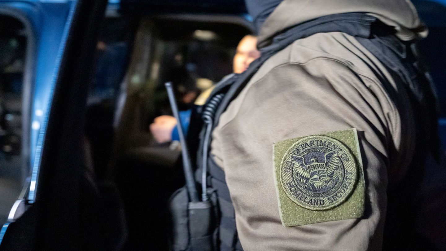 Die US-Heimatschutzbehörde hat einen britischen Kommentator festgenommen Foto: Alex Brandon/AP/dpa Die US-Heimatschutzbehörde hat einen britischen Kommentator festgenommen Foto: Alex Brandon/AP/dpa