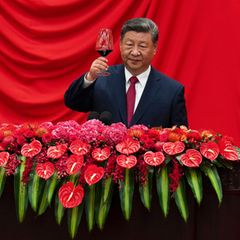 Chinas Staatspräsident Xi Jinping nach seiner Rede beim Nationalfeiertagsempfang in Peking