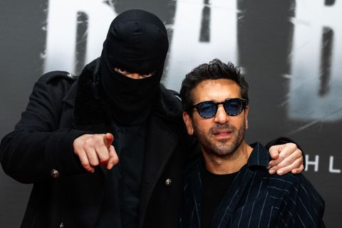 Der Rapper Haftbefehl (links) ist ein Fan großer Posen - hier bei der einer Vorführung zu seiner Dokumentation gemeinsam mit Ely