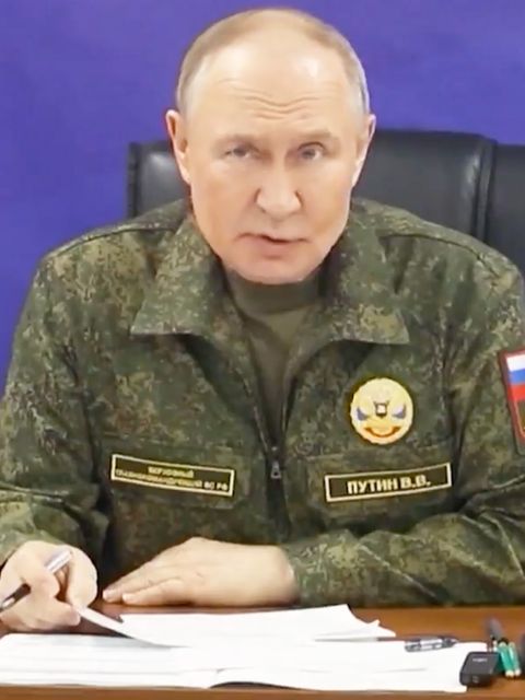 Putin in Flecktarn lobt neue atomfähige Rakete