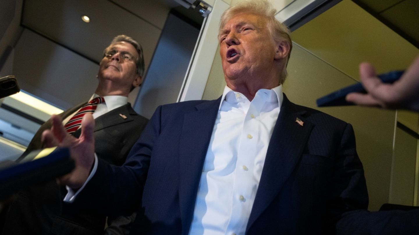 Trump an Bord der Air Force One Trump an Bord der Air Force One