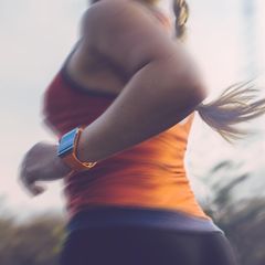 Geschlechterunterschied: Eine Frau joggt Geschlechterunterschied: Eine Frau joggt