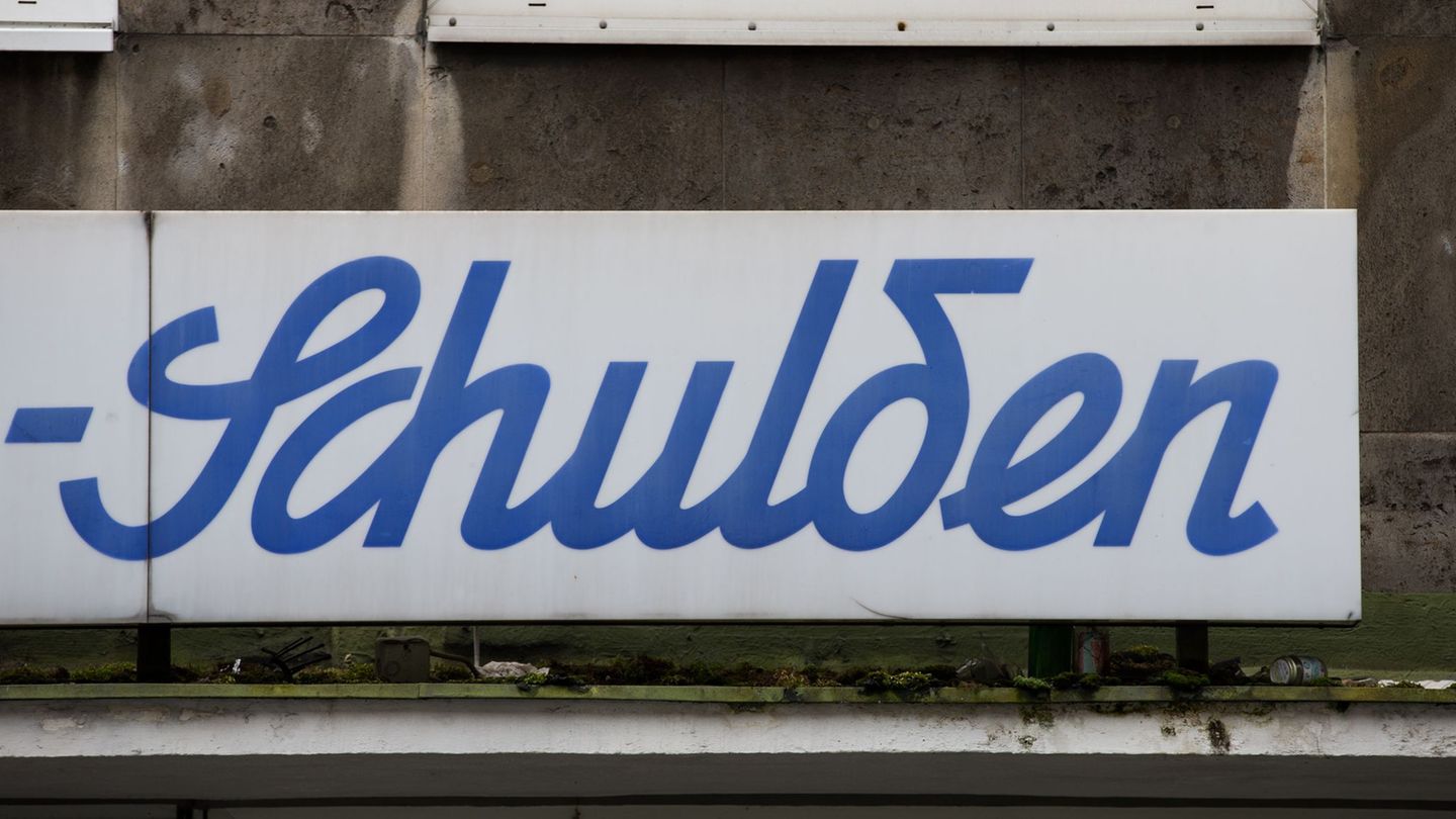 Der Schuldenberg der NRW-Kommunen wächst und wächst. (Symbolbild) Foto: Rolf Vennenbernd/dpa Der Schuldenberg der NRW-Kommunen wächst und wächst. (Symbolbild) Foto: Rolf Vennenbernd/dpa