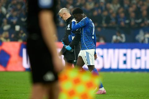 Christian Gomis musste gegen Darmstadt verletzt vom Platz. Foto: Bernd Thissen/dpa