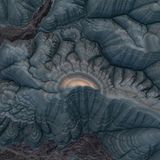 Geschichtetee Hänge des Kız Tepesi in der Türkei, welche geologische Schichten offenbaren