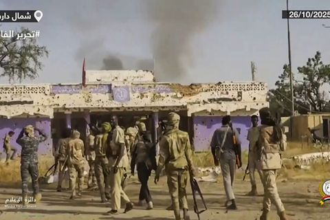 RSF-Aufnahme von angeblich in Al-Faschir einrückenden Kämpfern