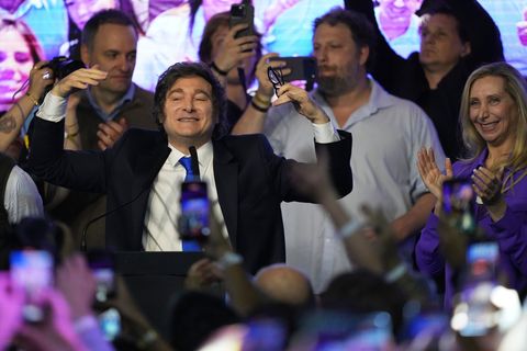 Der Jubel nach dem Sieg: Die Partei von Argentiniens Präsidenten Milei konnte bei der Kongresswahl zahlreiche Mandate hinzugewin