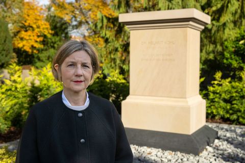 Für Maike Kohl-Richter "war immer klar, dass das Grab letztlich Denkmalcharakter haben muss". Foto: Boris Roessler/dpa