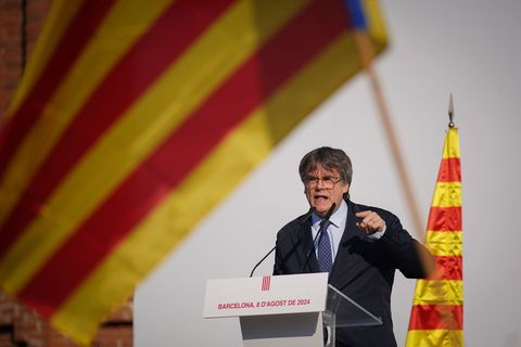 Puigdemont lebt seit Jahren im Exil - er könnte aber Spanien in eine Krise stürzen. (Archivbild) Foto: Joan Mateu/AP/dpa