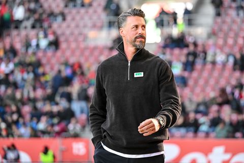 Augsburg Trainer Sandro Wagner will im Pokal wieder Grund zur Freude haben. Foto: Harry Langer/dpa