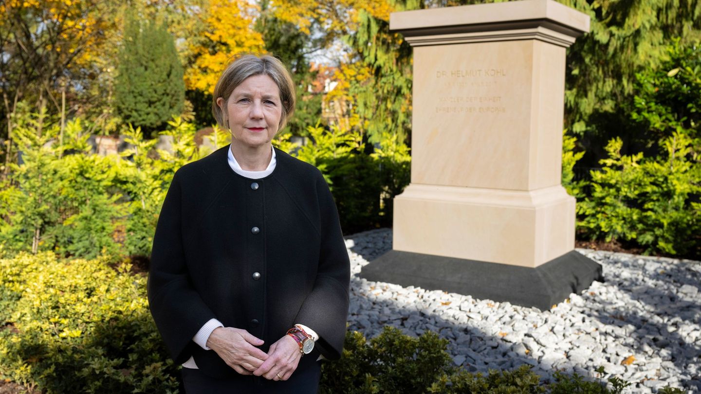 Für Maiko Kohl-Richter "war immer klar, dass das Grab letztlich Denkmalcharakter haben muss". Foto: Boris Roessler/dpa Für Maiko Kohl-Richter "war immer klar, dass das Grab letztlich Denkmalcharakter haben muss". Foto: Boris Roessler/dpa