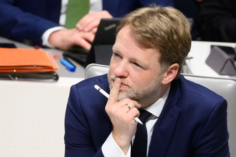 Niedersachsens Finanzminister Heere erwartet für 2025 und 2026 kaum zusätzlichen Spielraum für Mehrausgaben. (Archivbild) Foto: