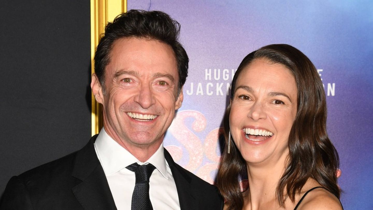 Hugh Jackman und Sutton Foster haben die Premiere seines Films "Song Sung Blue" besucht. Hugh Jackman und Sutton Foster haben die Premiere seines Films "Song Sung Blue" besucht.