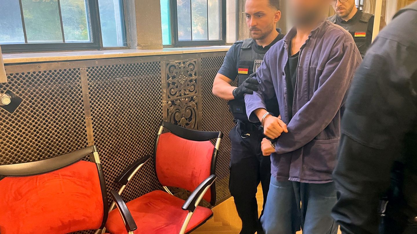 Der Angeklagte in einen Verhandlungssaal des Landgerichts Tübingen. (Archivbild) Foto: Tatjana Bojic/dpa Der Angeklagte in einen Verhandlungssaal des Landgerichts Tübingen. (Archivbild) Foto: Tatjana Bojic/dpa