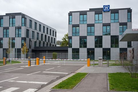 Am ZF-Werk in Saarbrücken können die Mitarbeiter vorerst aufatmen - auch wenn für die langfristige Zukufnt noch Unsicherheiten h