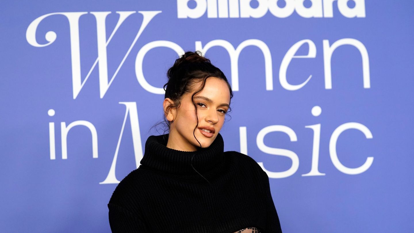 Rosalía ist mit ihrer Mischung aus Flamenco, Latin-Pop, R&B, Reggaeton und "Música urbana latina" international erfolgreich. (Ar Rosalía ist mit ihrer Mischung aus Flamenco, Latin-Pop, R&B, Reggaeton und "Música urbana latina" international erfolgreich. (Ar