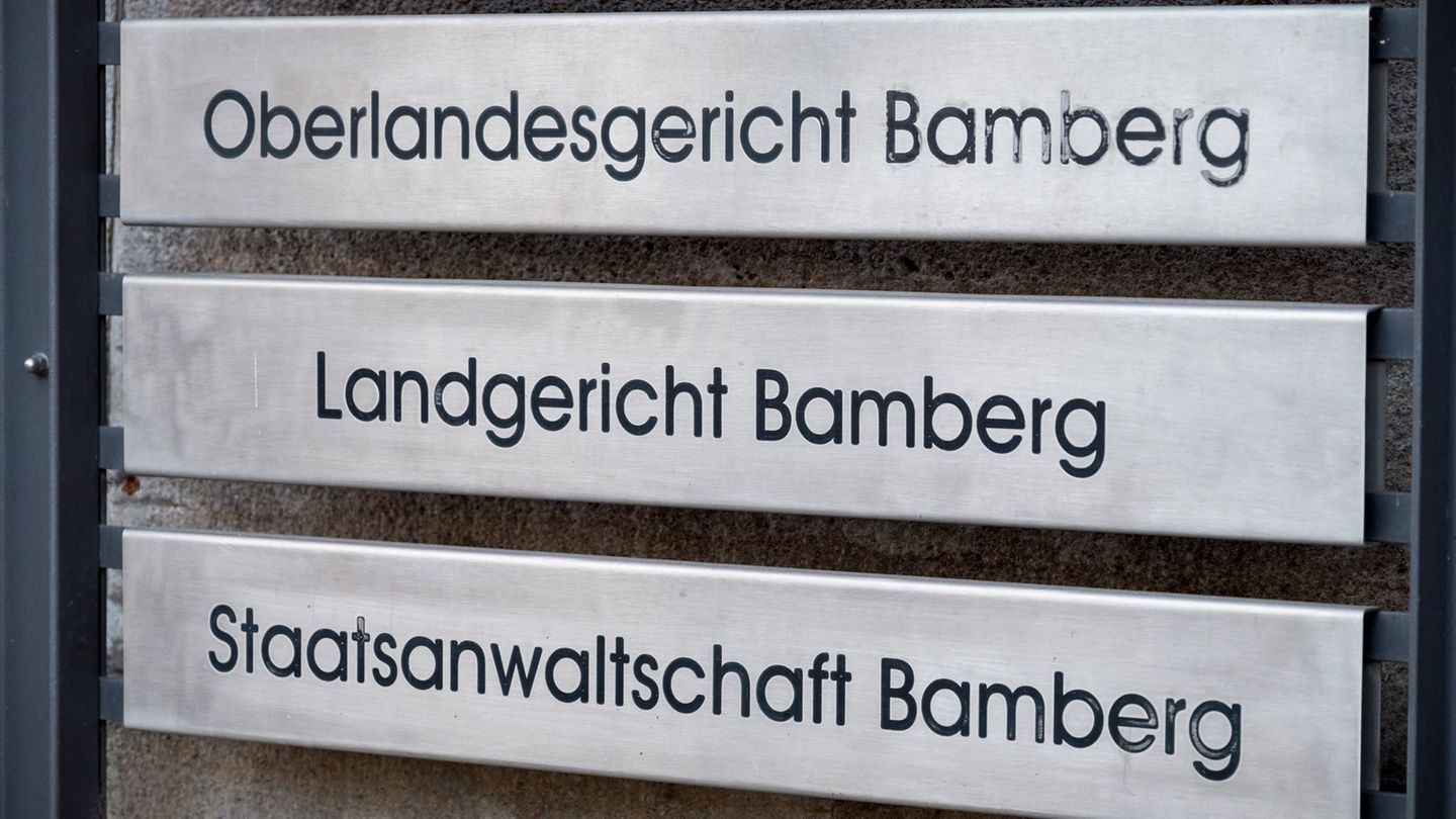 Das Oberlandesgericht Bamberg will im Dezember über einen Fall im Zusammenhang mit Corona-Impfstoff entscheiden. (Symbolbild) Fo Das Oberlandesgericht Bamberg will im Dezember über einen Fall im Zusammenhang mit Corona-Impfstoff entscheiden. (Symbolbild) Fo