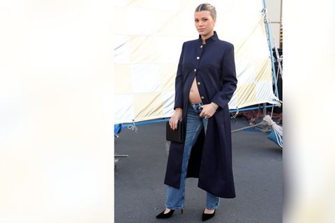 Sofia Richie Grainge zeigt ihren Babybauch erstmals bei einem Event. Sofia Richie Grainge zeigt ihren Babybauch erstmals bei einem Event.