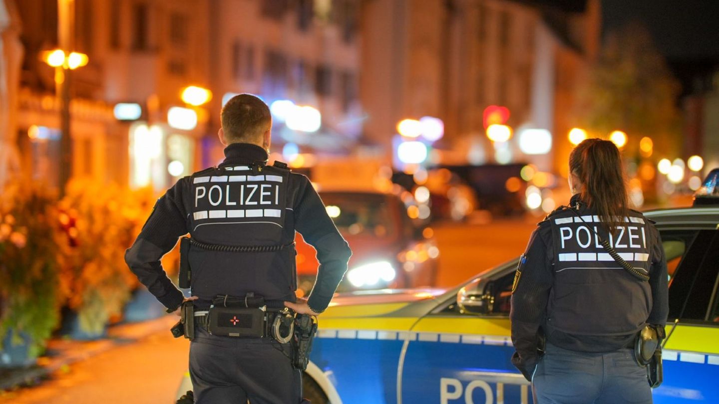 Die Polizei fahndet nach dem Täter. Foto: Kaczor/SDMG/dpa Die Polizei fahndet nach dem Täter. Foto: Kaczor/SDMG/dpa