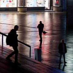 Nicht nur auf der Straße fühlen sich viele Frauen unsicher. (Symbolbild)