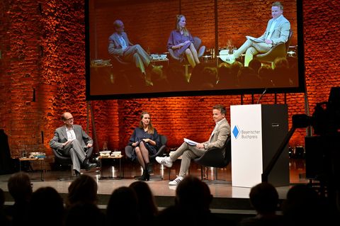 Die Gewinnerinnen und Gewinner des Bayerischen Buchpreises werden traditionell im Rahmen einer öffentlichen Diskussionsrunde gek