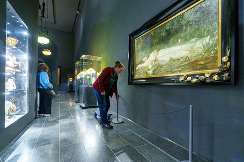 Im Museum in Wiesbaden hängt die "Ophelia", das Werk, das zahlreiche Fans von Taylor Swift anzieht Im Museum in Wiesbaden hängt die "Ophelia", das Werk, das zahlreiche Fans von Taylor Swift anzieht