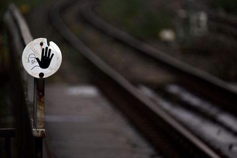 Wegen Bauarbeiten halten in Bochum seit Anfang September keine Regionalbahnen oder Fernzüge mehr - doch ein Ende der Sperrung is