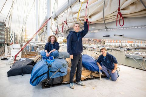 38 Jugendliche stechen bald in See. Foto: Sina Schuldt/dpa