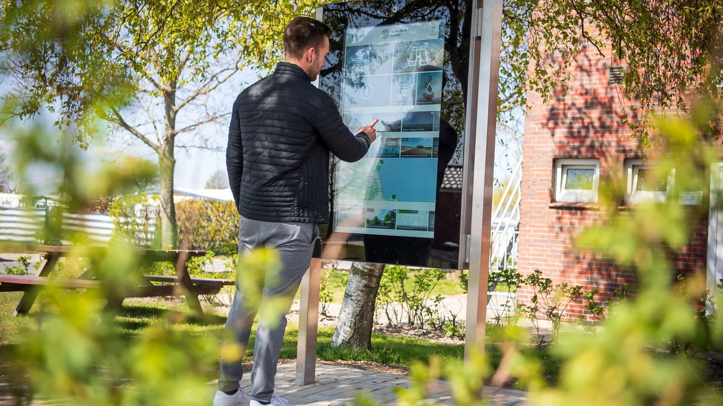 Im friesischen Wangerland hilft ein digitales Besucherlenkungssystem lange Schlangen an Attraktionen und Stränden zu vermeiden.  Im friesischen Wangerland hilft ein digitales Besucherlenkungssystem lange Schlangen an Attraktionen und Stränden zu vermeiden.