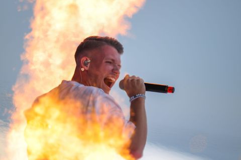 Erst Feuer, jetzt Eis: Julian Sommer zieht es im Winter auch auf die Skipiste. (Archivbild) Foto: Christoph Reichwein/dpa