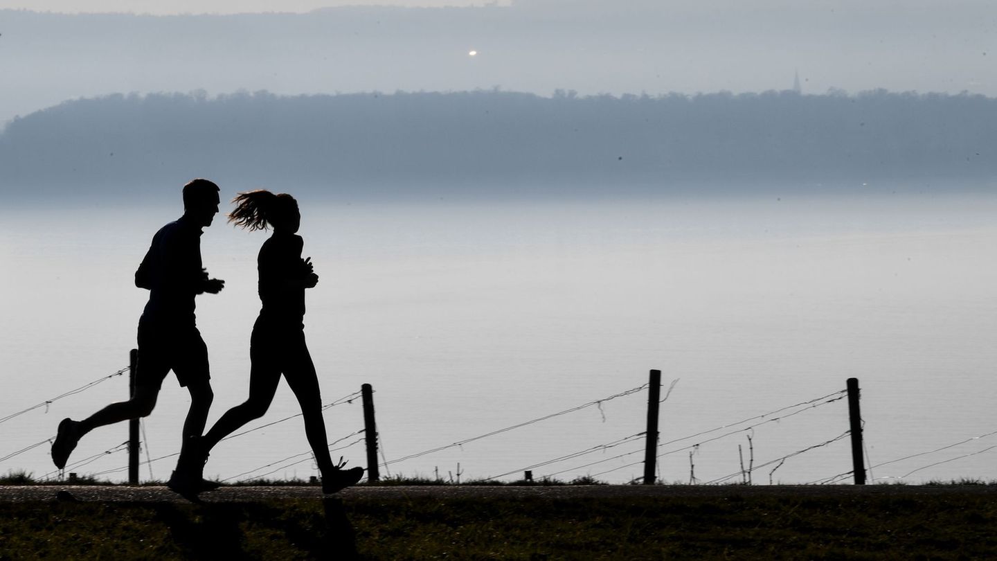 Wenn Frau und Mann zusammen joggen, hat das nicht dieselbe Wirkung. (Illustration) Foto: Felix Kästle/dpa Wenn Frau und Mann zusammen joggen, hat das nicht dieselbe Wirkung. (Illustration) Foto: Felix Kästle/dpa