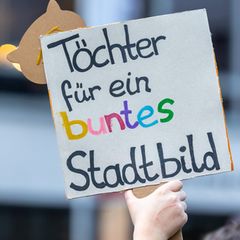 Demoschild für ein "buntes Stadtbild"
