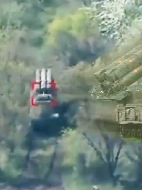 Ukrainer zerstören russisches 45-Millionen-Dollar-Raketensystem Buk-M3 POV einer Drohne.