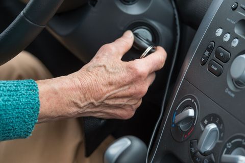 Eine Studie hat herausgefunden, was Ursachen für Verkehrsunfälle Älterer sind. (Symbolbild) Foto: Patrick Pleul/dpa-Zentralbild/ Eine Studie hat herausgefunden, was Ursachen für Verkehrsunfälle Älterer sind. (Symbolbild) Foto: Patrick Pleul/dpa-Zentralbild/